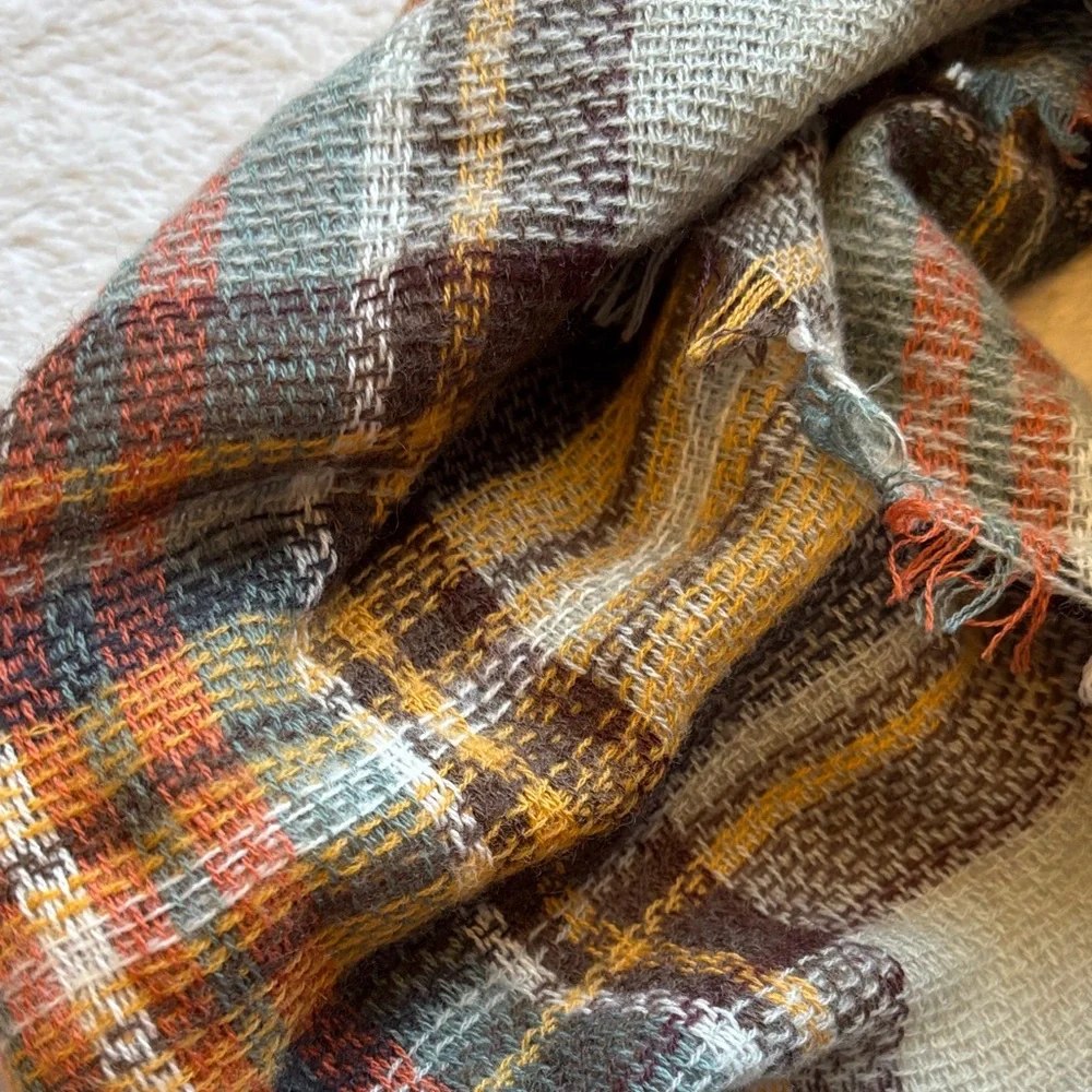 Beautiful Cozy Plaid Blanket Scarf - Picture 3 of 4